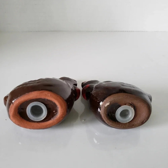Stoneware Set of  2 Chicken Salt and Pepper Shakers,Brown/Red. - Picture 4 of 6